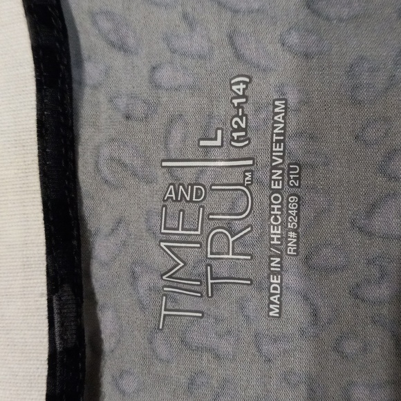 Time and Tru Women's Knit Dress with 3/4-Length Sleeves Leopard Print relaxed - Picture 10 of 11